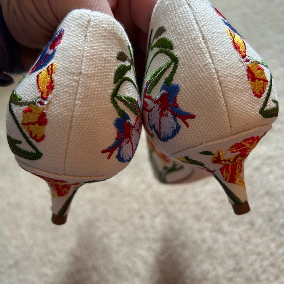 Tory Burch White Embroidered Floral Pointed-Toe Flats - Picture 4 of 5